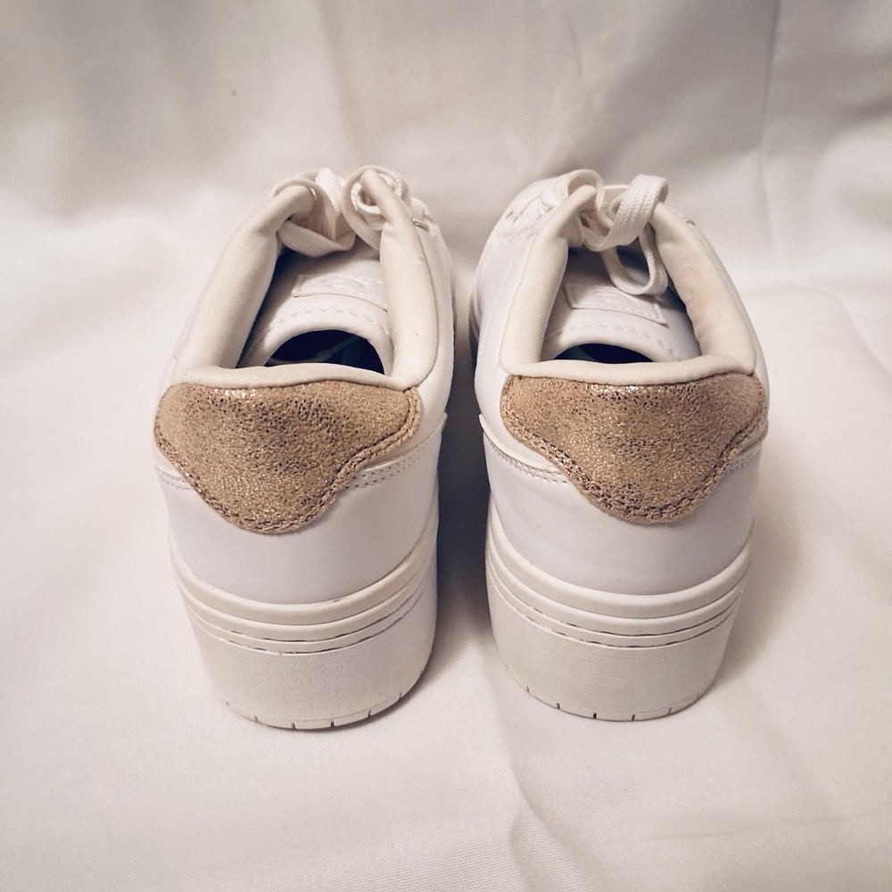 G by GUESS White and Gold Low Top Sneakers Women's Size 9 - Picture 7 of 12